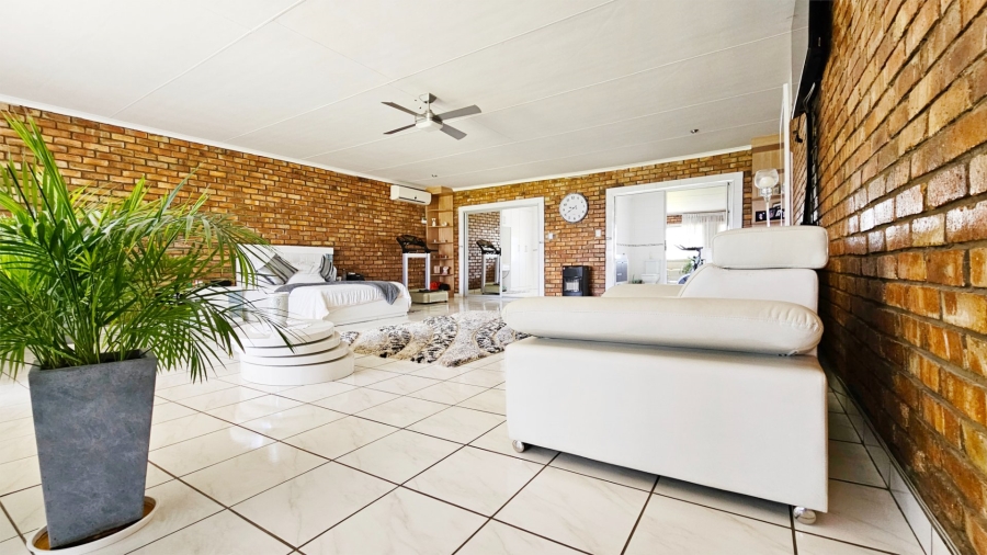 3 Bedroom Property for Sale in Oranjeville Free State